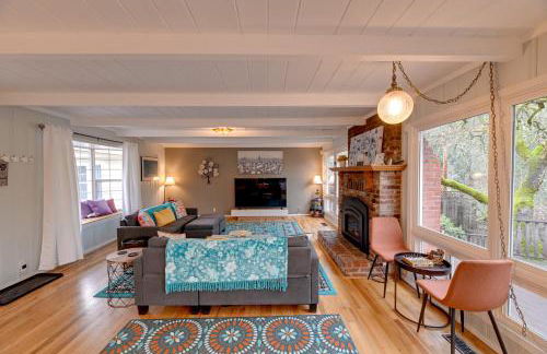 Spacious Grants Pass Home with Hot Tub and River Views - Foto 7