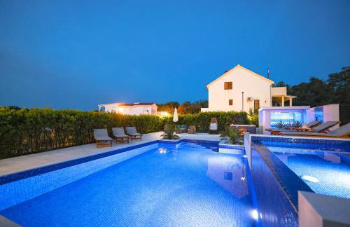Villa Pino with Pool, Sauna & Jacuzzi - Foto 7