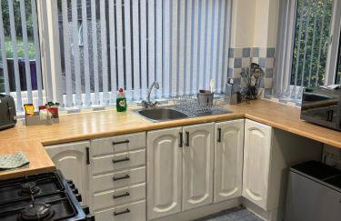 Cozee 2-bed nr New Cross Hospital - Foto 11