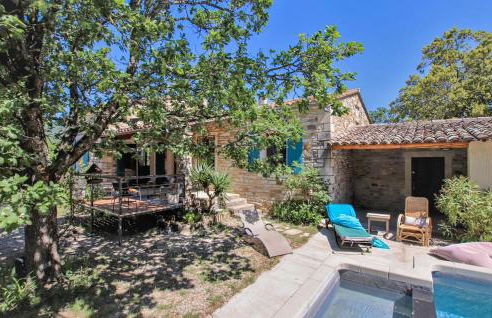 Lovely Home In La Roche St Secret - Photo 17