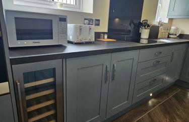 The Neal's 4 Bedroom House in Buxton Sleeps 8 - Photo 9