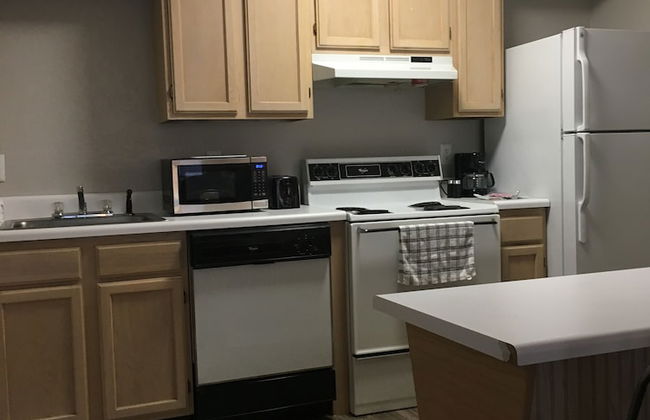 Ambassador Inn And Suites - Photo 25