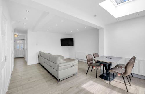 4 Bed - Sleeps 8 - Free Parking - Garden - Foto 9