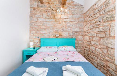 Lovely House Kristina with a pool - Photo 24