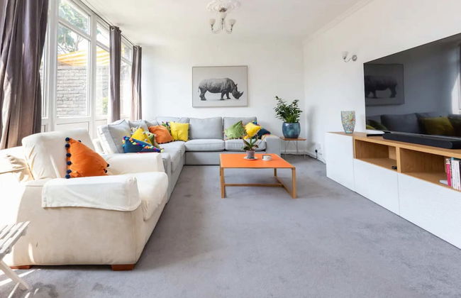Spacious & Welcoming 4BD House - Kennington - Photo 28