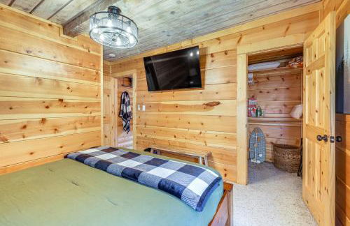 Walk to Golf, Lake Twain Harte Cabin with Fireplace - Photo 9