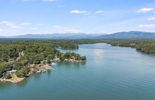 North Shore Lake - Lakefront Escape, Dock Access and Mountain Views! - Photo 47