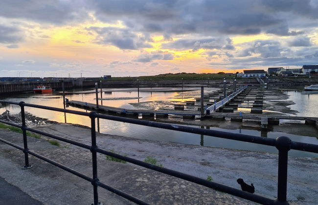 Unique 2-bed Cabin in Llanelli - Foto 8
