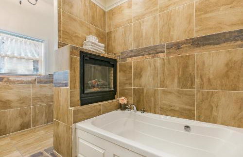 Modern 4BR City Condo 5min drive to FQ - Foto 26