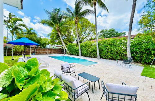 Heated Pool Tropical House with Summer Kitchen 3BR- Oasis in Miami! - Foto 1