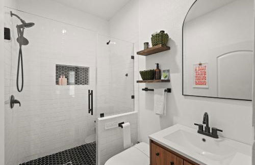 Updated Vintage Oasis, Near Downtown & Stadiums, Huge Yard - Foto 8