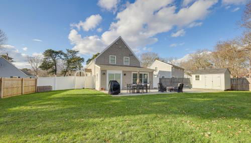 Patio and Fire Pit Retreat 2 Mi to Cape Cod Beaches - Foto 3