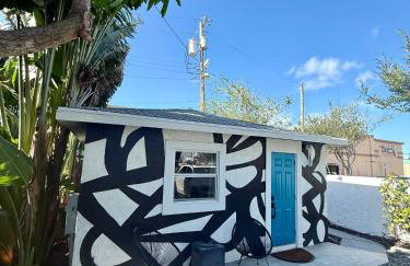 1BD 1BA-Black&White ArtBNB Cottage-Antique Row WPB - Foto 2