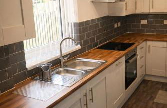 Grantham 3BR Retreat, Contractor Friendly & Parking - Foto 32