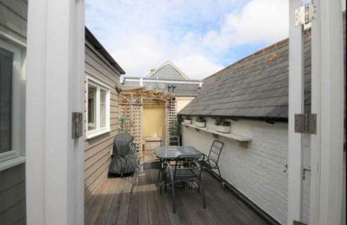 Apartment with Roof Terrace - Centre of Yarmouth - Photo 12