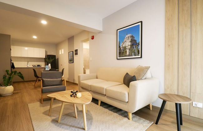 w Majestic 2BR w Balcony in Miraflores - Photo 25