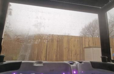 Stunning Modern Riverside Cottage - Photo 16