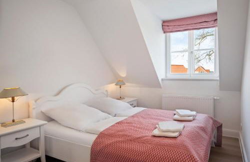 GUT KLETKAMP "Mühlenhof 4" - Ruhige Ferienwohnung mit 3 Schlafzimmern I Terrasse mit See- & Naturblick I Gemeinschaftsgarten I 15 Min zur Ostsee I Küche I Parkplatz I Waschmaschine I WLAN - Foto 7