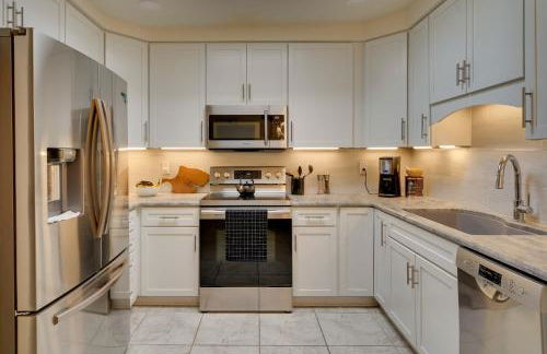 Tranquil Green Valley Home with Screened Porch - Foto 9