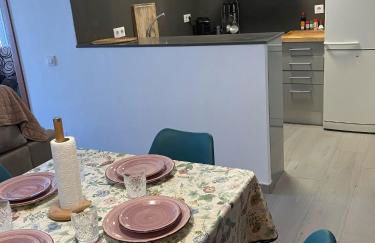 Costa Dorada Beach Villa with Shared Pool and Terrace - Foto 22