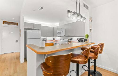 Lakeside luxury with hot tub and pool - Foto 12