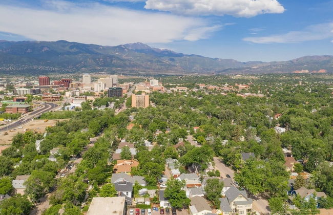 3 Bedroom Downtown with Firepit - Photo 46