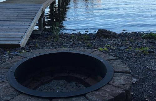 Waters Edge Lakefront with Kayaks Fire Pit and Dock - Foto 32