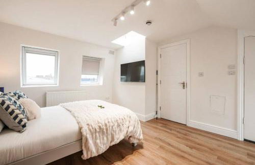Newly Renovated Modern 4 Bed 3 Bath Apartment London - Foto 37