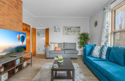 City Charm Walk to Trinity & Hospital with Parking - Foto 1