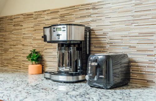 Spacious 2BR Apartment near Airport - Central Charming - Foto 37