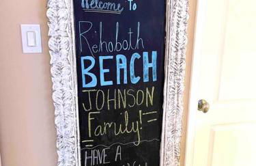 Beach gem! Hot Tub/EV/2bd/3.7mi beach/.5mi outlets - Foto 10