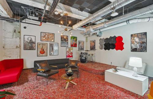 Luxury 1 Bed Downtown Views, POOL GYM Theater Room - Foto 27