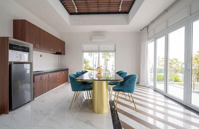 Royal Urban Resort - Photo 5