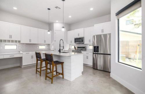 New Modern 3BR 2.5BA North Loop, Cowboy Pool and Patio by Austin Vacay - Foto 1