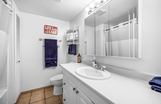 Spacious Lakefront Condo w Amazing View - Photo 13