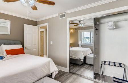 Awesome 3BR 2BTH 1 Block To Beach C2 - Photo 17