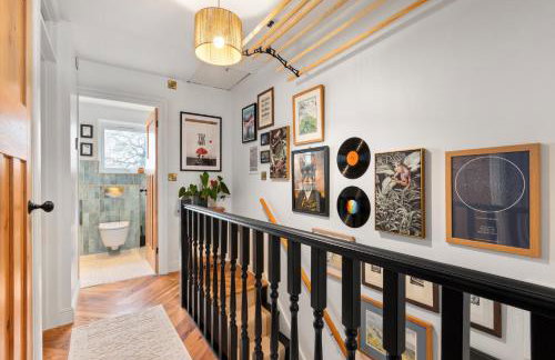 Marlow - Three Bedroom House - Parking - Photo 13