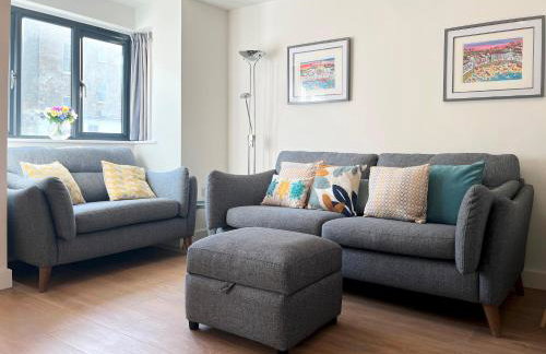 Beautiful 3 Bed Townhouse with Parking, close to Sea Front - Photo 26