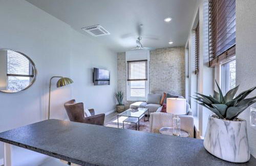 Sleek, Newly Updated Downtown San Marcos Apt! - Photo 8