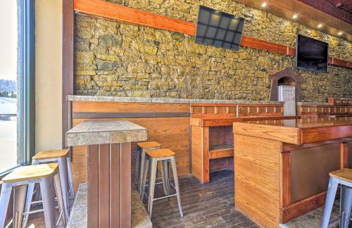 Walk to River Unique Studio in Renovated Bar! - Foto 7