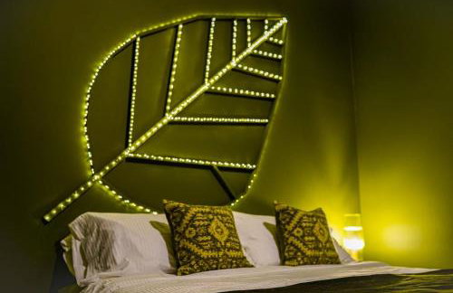 Peridot Suite - NEW 2bdrm 2bath Loft near Mass! - Photo 27