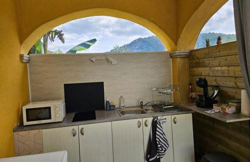 Le Coin Charmant - vue montagnes et jacuzzi privé - Foto 9