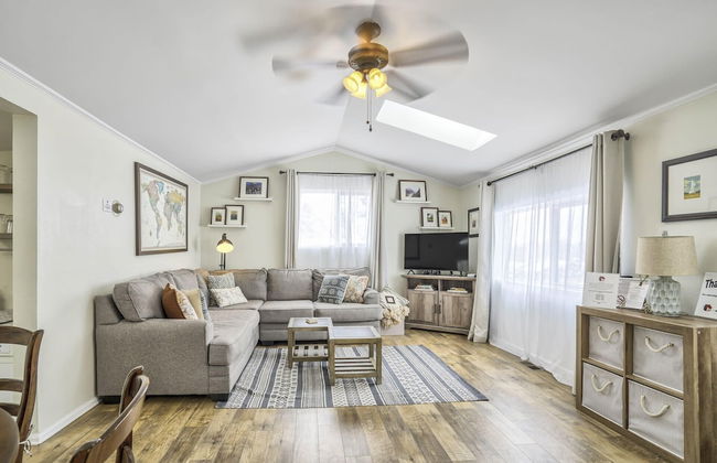 3bd1 Mile to Garden of the Godstraveler's Home - Photo 1