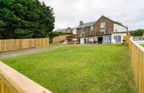 Bryncarnedd Farmhouse - Photo 34