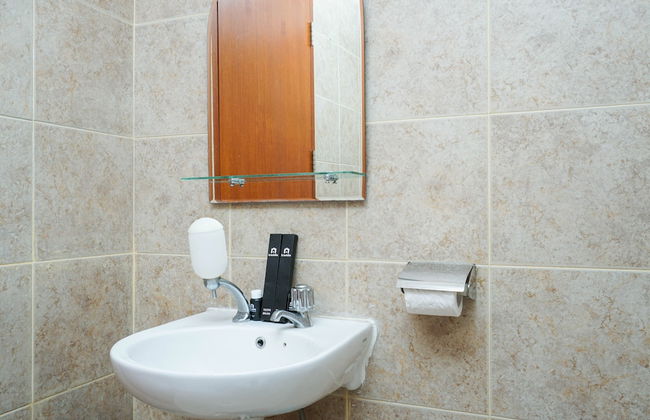 Cozy and Minimalist 2BR at Marbella Kemang Apartment - Foto 13