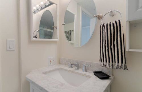 Luxury Beachfront Condo, Pool, Tennis Court, Sauna, Gym #locationenvy - Photo 21