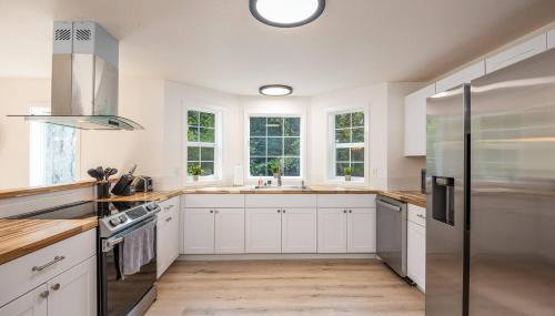 Updated Large River Front Home with Hot Tub - Foto 4