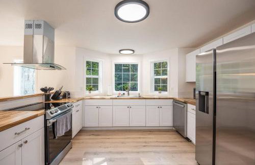 Updated Large River Front Home with Hot Tub - Foto 4