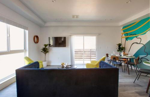 Luxury Townhome with Gated Parking and Private Balcony - Photo 5