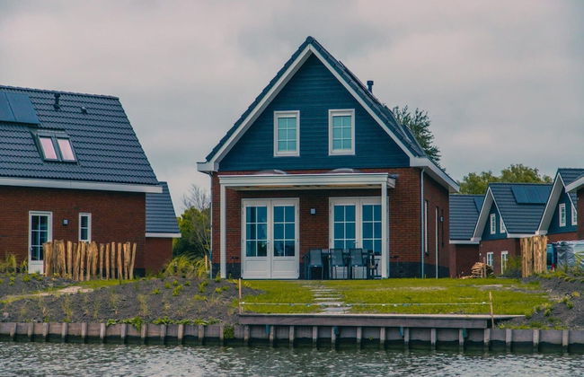 Sustainable Water Villa With Dishwasher, by a Lake - Photo 32